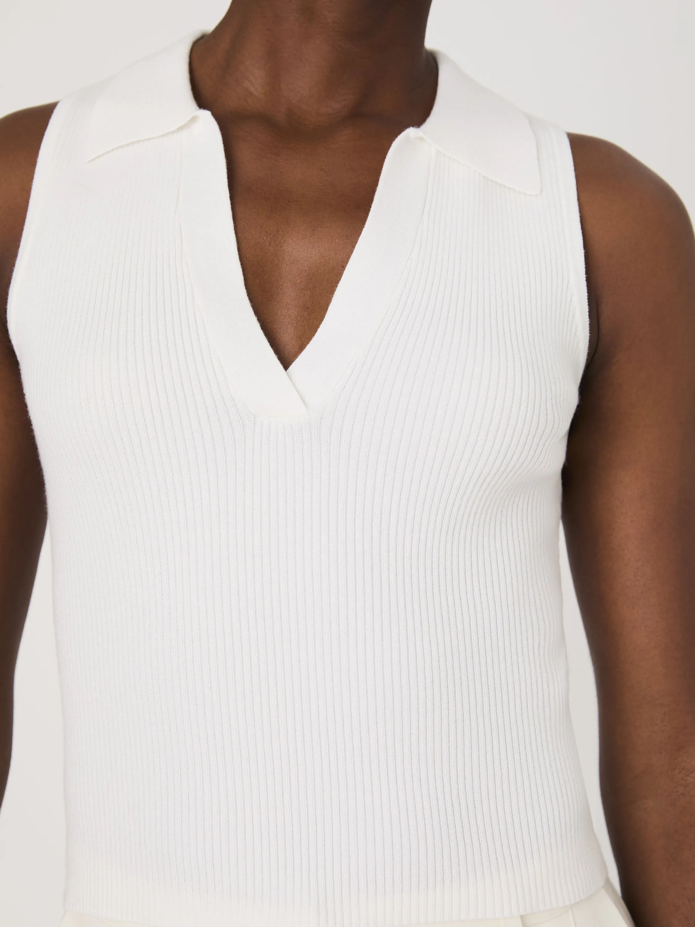 Mozza V Neck Sleeveless Sweater