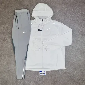 Nike Repel Windrunner White & Phenom Elite Joggers Grey Set