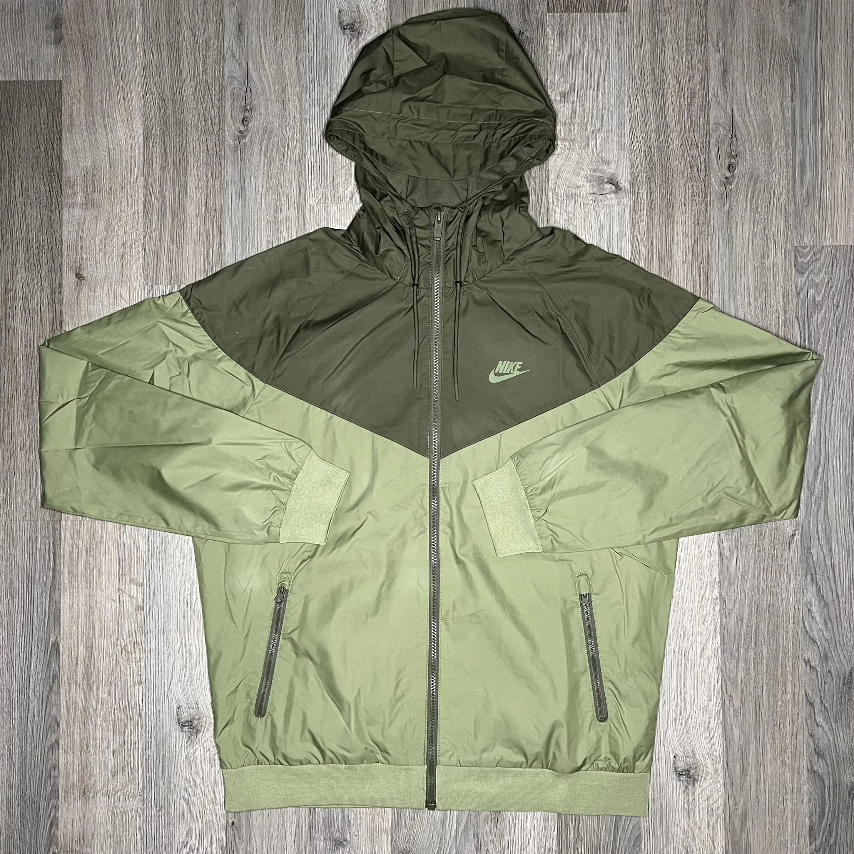 Nike Windrunner Jacket - Alligator Green / Medium Olive