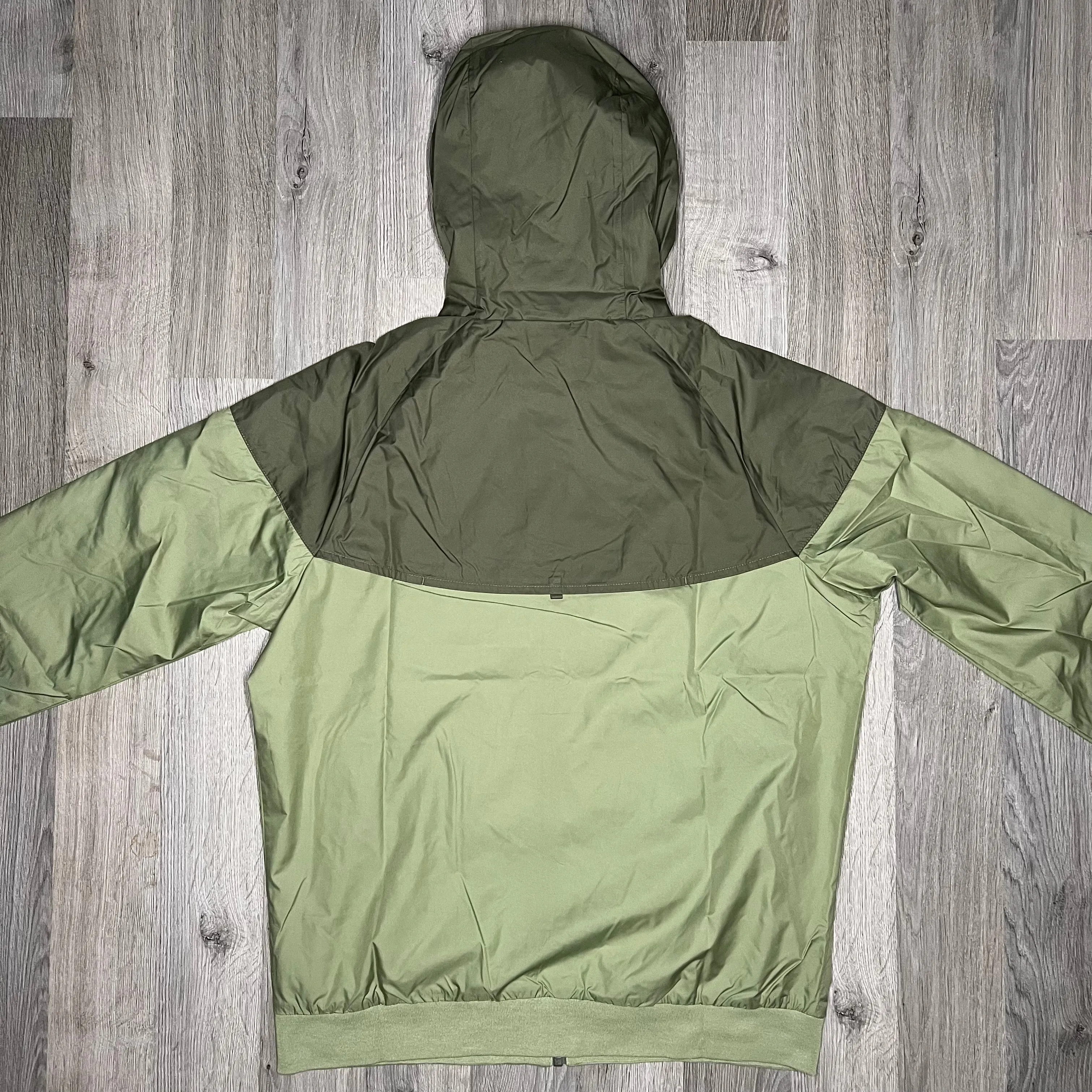 Nike Windrunner Jacket - Alligator Green / Medium Olive